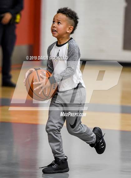 Thumbnail 3 in Sunrise Mountain vs. Mountain Pointe (PUHSD Coyote Classic) photogallery.