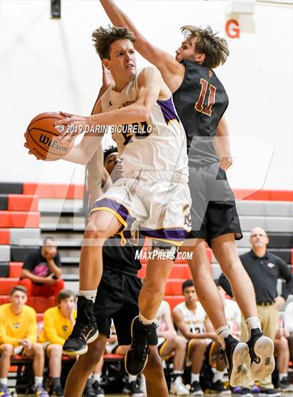 Thumbnail 3 in Sunrise Mountain vs. Mountain Pointe (PUHSD Coyote Classic) photogallery.
