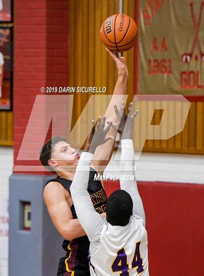 Thumbnail 3 in Sunrise Mountain vs. Mountain Pointe (PUHSD Coyote Classic) photogallery.