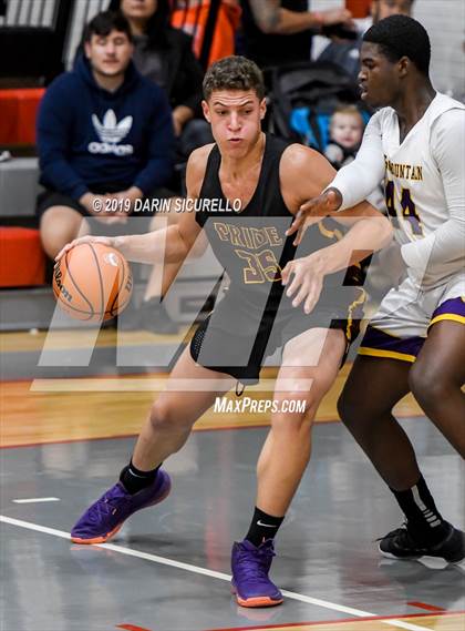 Thumbnail 2 in Sunrise Mountain vs. Mountain Pointe (PUHSD Coyote Classic) photogallery.