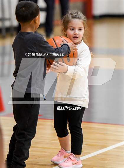 Thumbnail 3 in Sunrise Mountain vs. Mountain Pointe (PUHSD Coyote Classic) photogallery.