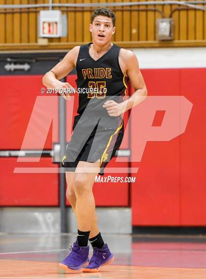 Thumbnail 3 in Sunrise Mountain vs. Mountain Pointe (PUHSD Coyote Classic) photogallery.