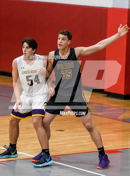 Thumbnail 3 in Sunrise Mountain vs. Mountain Pointe (PUHSD Coyote Classic) photogallery.