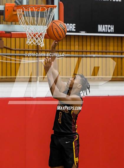 Thumbnail 1 in Sunrise Mountain vs. Mountain Pointe (PUHSD Coyote Classic) photogallery.