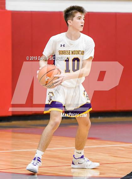Thumbnail 3 in Sunrise Mountain vs. Mountain Pointe (PUHSD Coyote Classic) photogallery.