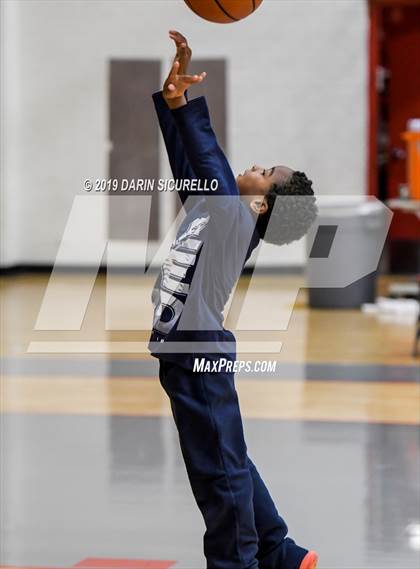 Thumbnail 1 in Sunrise Mountain vs. Mountain Pointe (PUHSD Coyote Classic) photogallery.