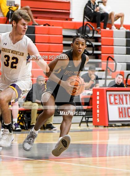 Thumbnail 3 in Sunrise Mountain vs. Mountain Pointe (PUHSD Coyote Classic) photogallery.