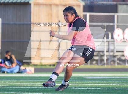 Thumbnail 3 in The Woodlands vs Aldine (UIL 6A D1 Soccer Bi-District) photogallery.