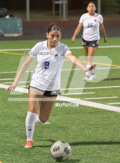 Thumbnail 1 in The Woodlands vs Aldine (UIL 6A D1 Soccer Bi-District) photogallery.