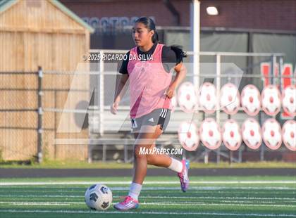 Thumbnail 3 in The Woodlands vs Aldine (UIL 6A D1 Soccer Bi-District) photogallery.