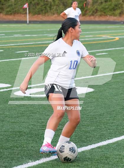 Thumbnail 2 in The Woodlands vs Aldine (UIL 6A D1 Soccer Bi-District) photogallery.