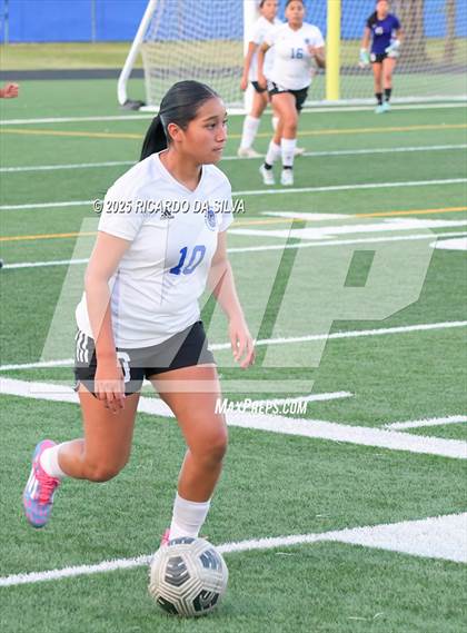 Thumbnail 2 in The Woodlands vs Aldine (UIL 6A D1 Soccer Bi-District) photogallery.