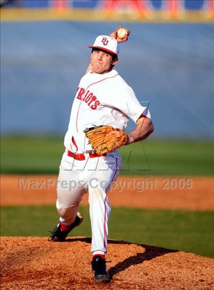 Thumbnail 3 in Jones vs. Sparkman photogallery.