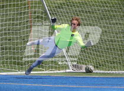 Thumbnail 1 in Fremont vs. Weber (UHSAA 6A Semifinal) photogallery.