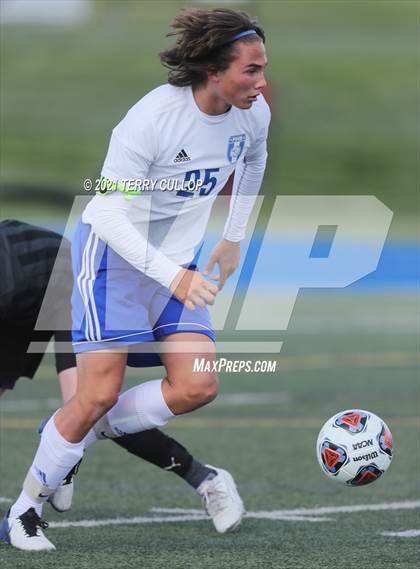 Thumbnail 3 in Fremont vs. Weber (UHSAA 6A Semifinal) photogallery.