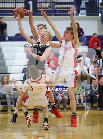Thumbnail 2 in Maple Mountain vs. Madison (Charger Tournament of Champions) photogallery.