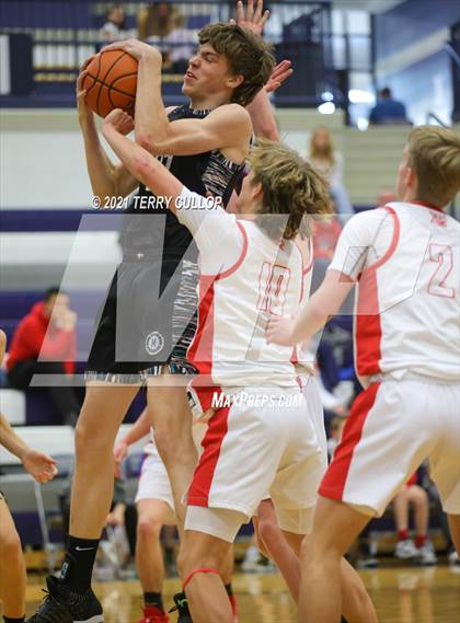 Thumbnail 3 in Maple Mountain vs. Madison (Charger Tournament of Champions) photogallery.