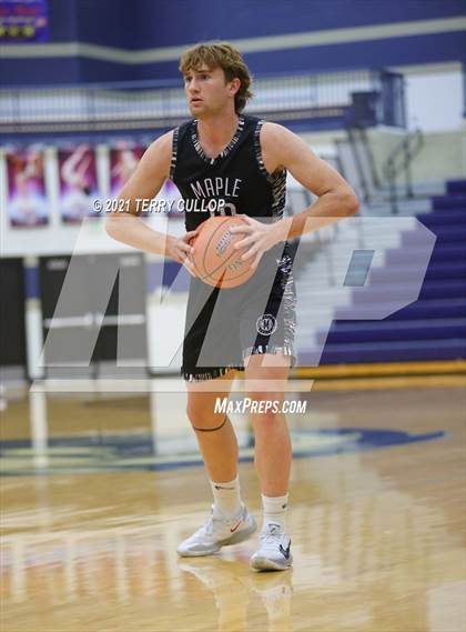 Thumbnail 1 in Maple Mountain vs. Madison (Charger Tournament of Champions) photogallery.