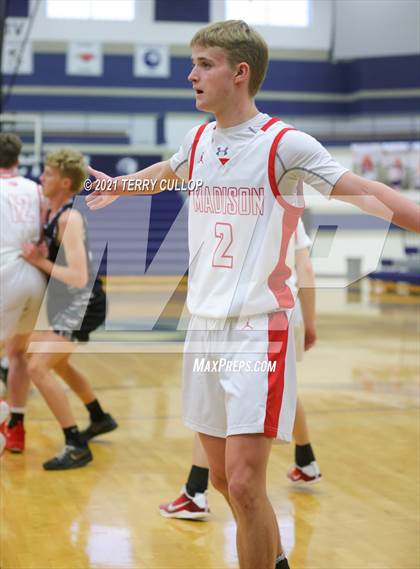 Thumbnail 3 in Maple Mountain vs. Madison (Charger Tournament of Champions) photogallery.