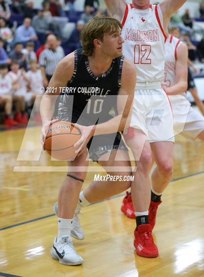 Thumbnail 3 in Maple Mountain vs. Madison (Charger Tournament of Champions) photogallery.