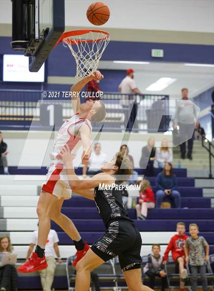 Thumbnail 3 in Maple Mountain vs. Madison (Charger Tournament of Champions) photogallery.