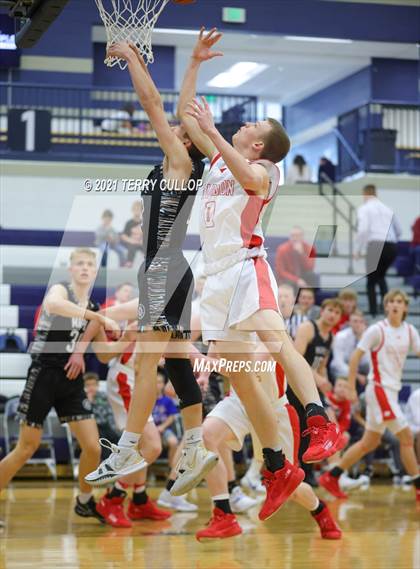 Thumbnail 3 in Maple Mountain vs. Madison (Charger Tournament of Champions) photogallery.