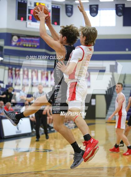 Thumbnail 3 in Maple Mountain vs. Madison (Charger Tournament of Champions) photogallery.