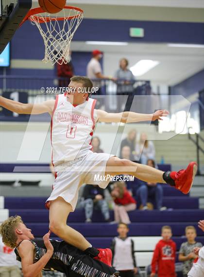 Thumbnail 3 in Maple Mountain vs. Madison (Charger Tournament of Champions) photogallery.