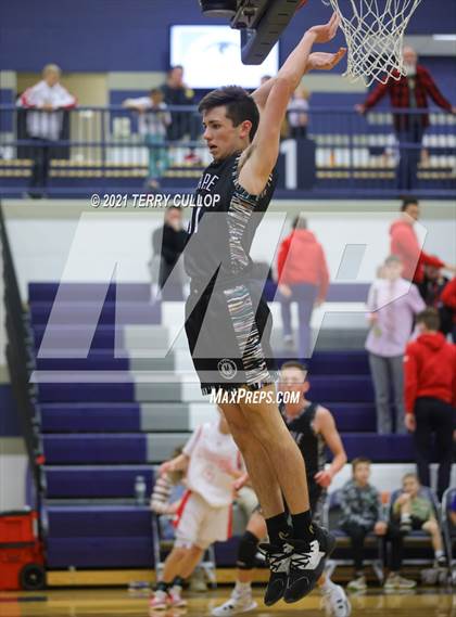 Thumbnail 3 in Maple Mountain vs. Madison (Charger Tournament of Champions) photogallery.