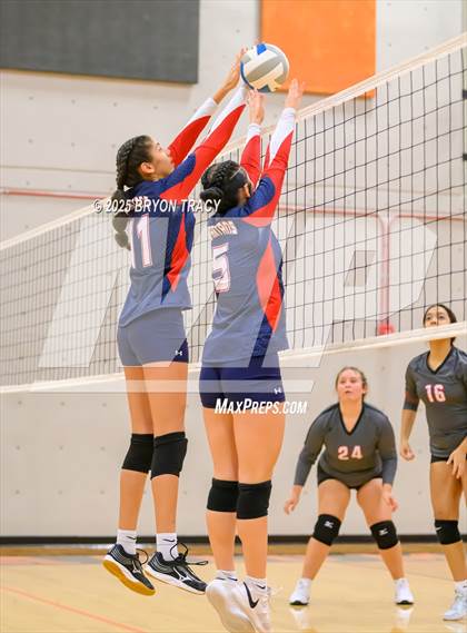 Thumbnail 2 in Deerfield vs. Sublette photogallery.