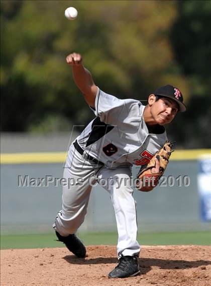 Thumbnail 1 in Tustin @ Canyon photogallery.