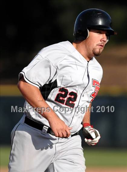 Thumbnail 1 in Tustin @ Canyon photogallery.