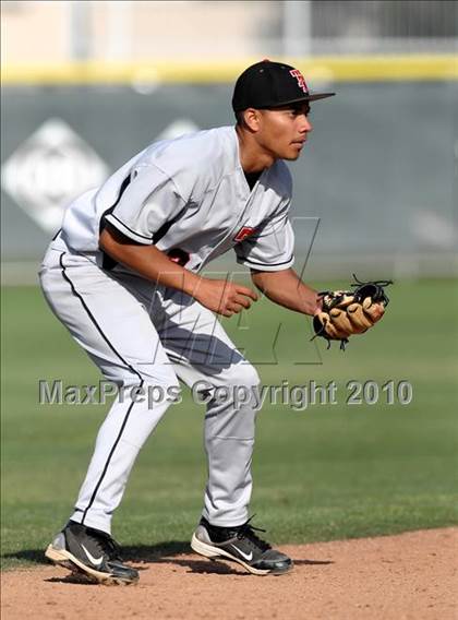 Thumbnail 1 in Tustin @ Canyon photogallery.