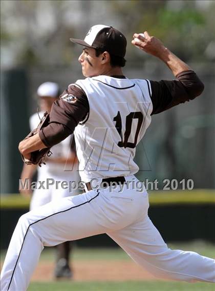 Thumbnail 3 in Tustin @ Canyon photogallery.