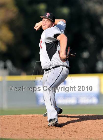 Thumbnail 2 in Tustin @ Canyon photogallery.