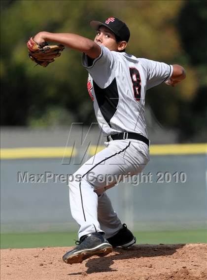 Thumbnail 1 in Tustin @ Canyon photogallery.