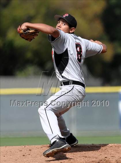 Thumbnail 2 in Tustin @ Canyon photogallery.