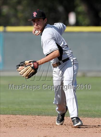 Thumbnail 1 in Tustin @ Canyon photogallery.