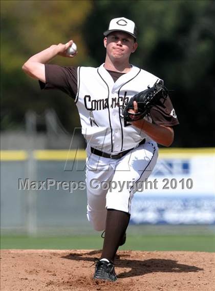 Thumbnail 1 in Tustin @ Canyon photogallery.