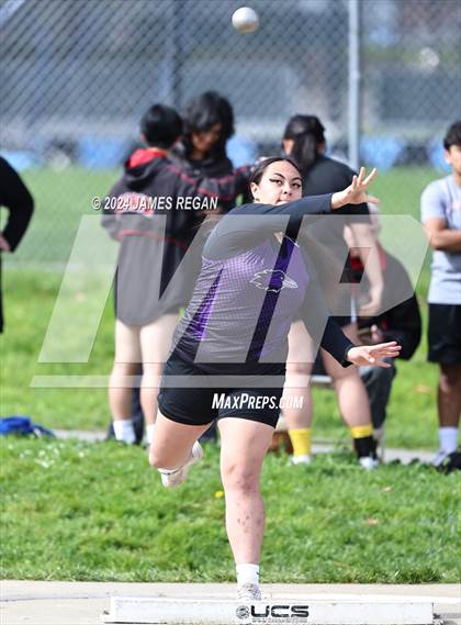 Thumbnail 1 in Fighting Knights Relays (Hillsdale HS) photogallery.