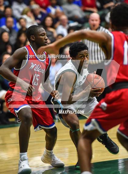 Thumbnail 2 in Sacred Heart Cathedral Preparatory vs. St. Ignatius (Bruce Mahoney Game) photogallery.