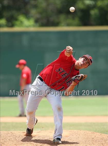 Thumbnail 1 in Stevens vs. Westlake (Texas 5A Region IV Playoffs) photogallery.