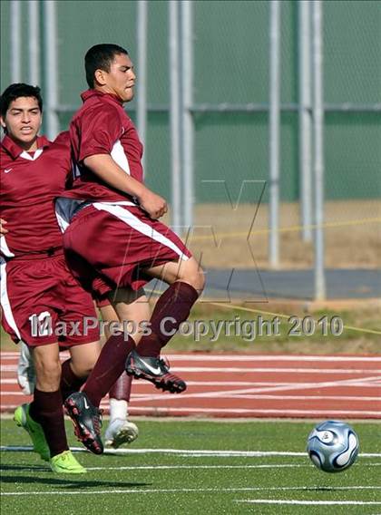 Thumbnail 1 in Beaumont Central vs Little Elm (Little Elm Invitational) photogallery.