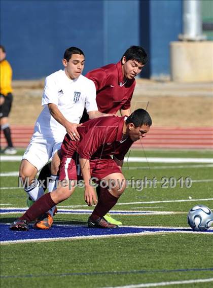 Thumbnail 2 in Beaumont Central vs Little Elm (Little Elm Invitational) photogallery.