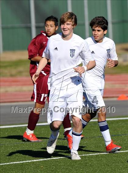 Thumbnail 1 in Beaumont Central vs Little Elm (Little Elm Invitational) photogallery.