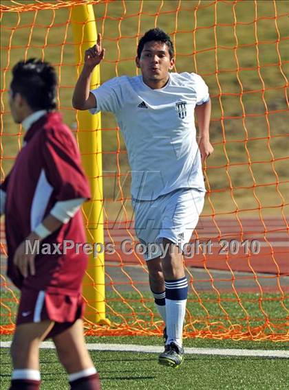 Thumbnail 2 in Beaumont Central vs Little Elm (Little Elm Invitational) photogallery.