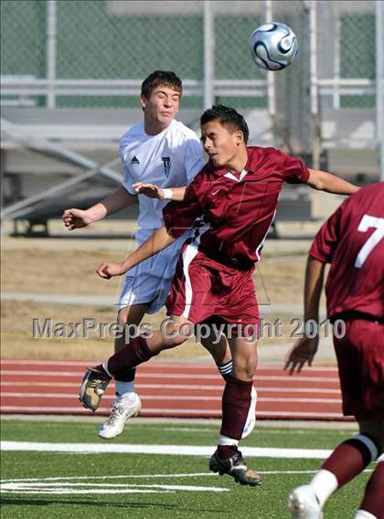 Thumbnail 2 in Beaumont Central vs Little Elm (Little Elm Invitational) photogallery.