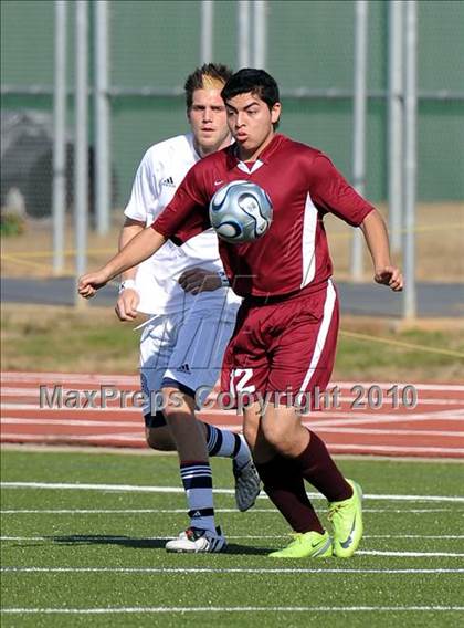 Thumbnail 2 in Beaumont Central vs Little Elm (Little Elm Invitational) photogallery.
