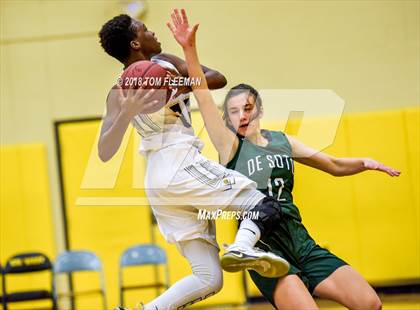 Thumbnail 3 in De Soto @ West photogallery.