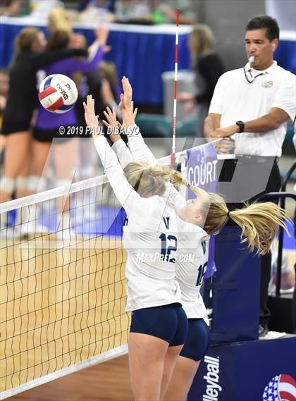 Thumbnail 2 in Valor Christian vs. Highlands Ranch (CHSAA 5A Round 2) photogallery.